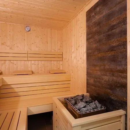C3 Z Basenem, Sauna, Jacuzzi - 5d